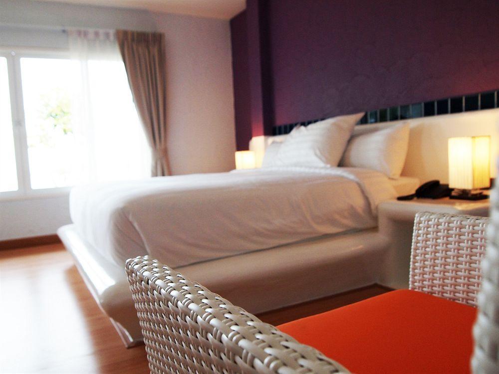 Oyo 626 The Chalet Phuket Resort Cape Panwa Exterior photo