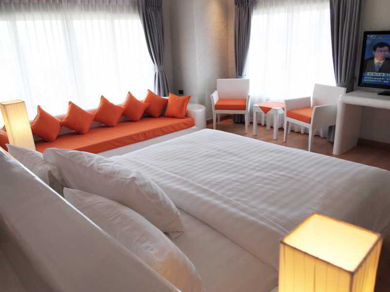 Oyo 626 The Chalet Phuket Resort Cape Panwa Exterior photo