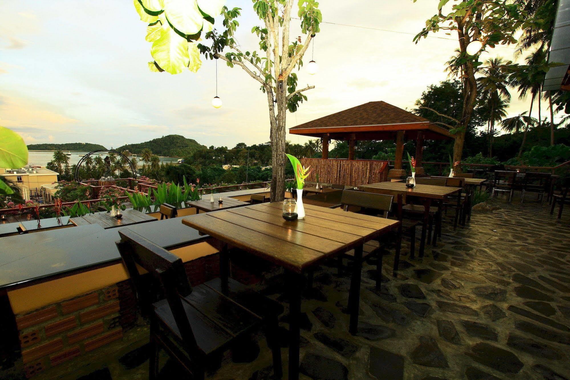 Oyo 626 The Chalet Phuket Resort Cape Panwa Exterior photo